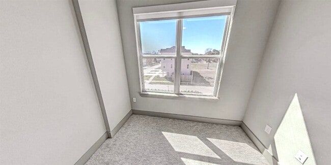 Building Photo - 401 W 25th St