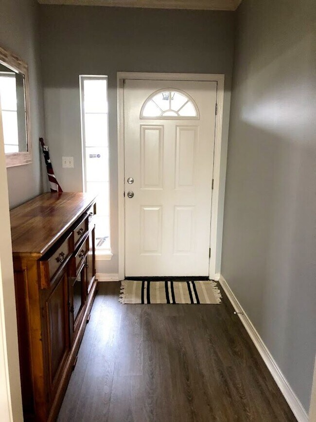 Building Photo - Northgate Village Home.