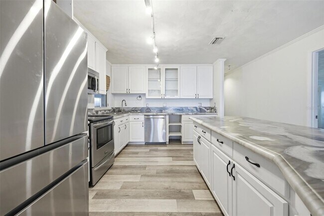 Building Photo - 6254 Alligator Lake Shore E