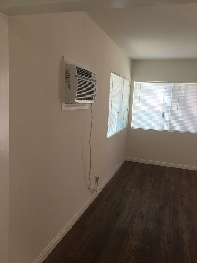 Bedroom - 48 S Parkwood Ave
