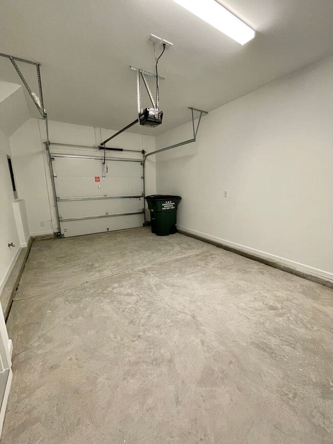 Building Photo - 3BR/2BA Townhome in Popular Pringle Towns