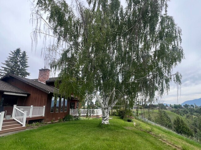 Building Photo - Kalispell Home with stunning mountain views