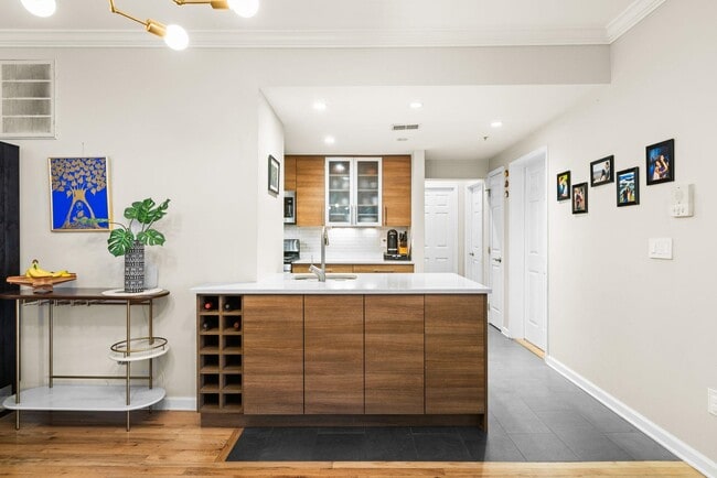 Building Photo - 510 Monroe St