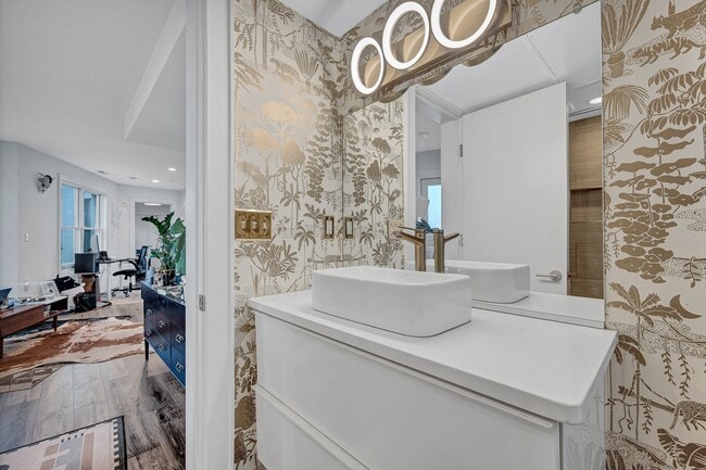 Building Photo - 1300 Park Rd NW