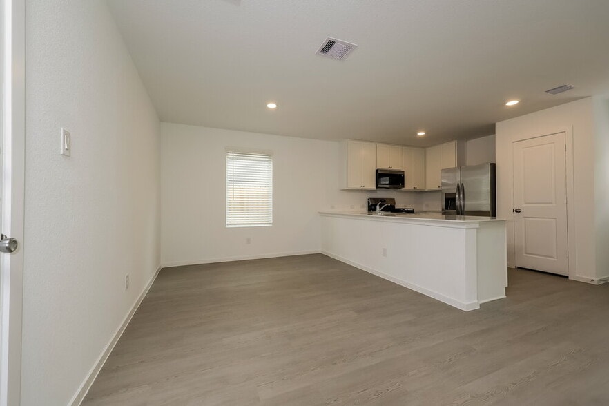 Building Photo - 13491 Sonali Springs Dr