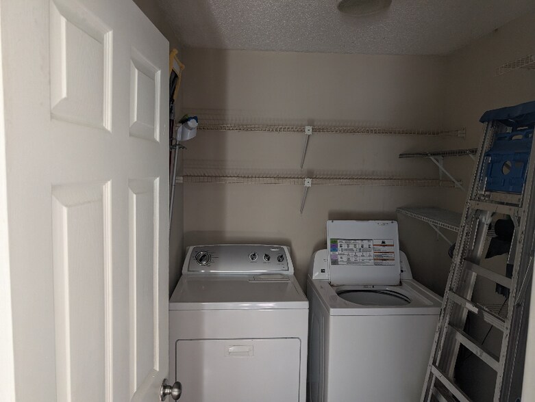 Building Photo - 140 Ridgeview Dr