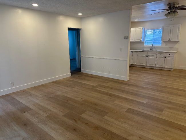 Building Photo - 408 N Maple Ave