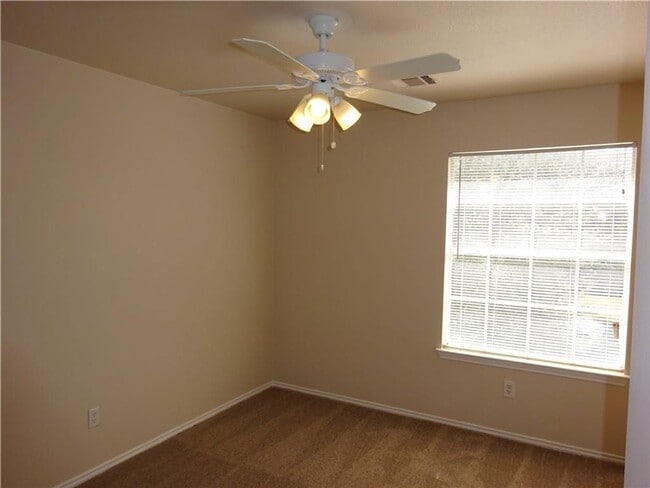 Building Photo - 1016 Doras Dr