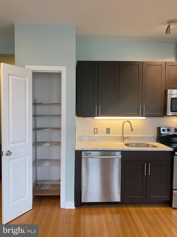 Building Photo - 4742 Pine St