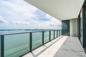 Building Photo - 3131 NE 7th Ave