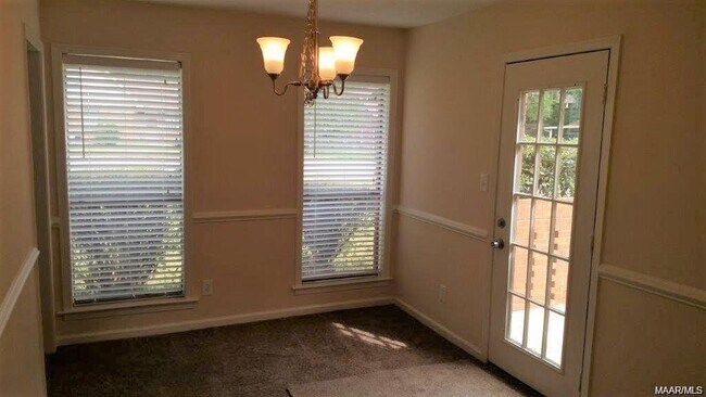 Building Photo - 3301 Hillcrest Ln