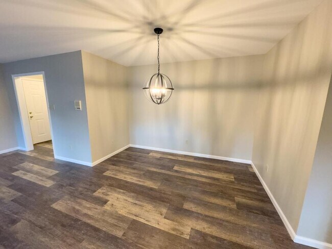 Building Photo - 4549 1/2 Hedgerow Dr