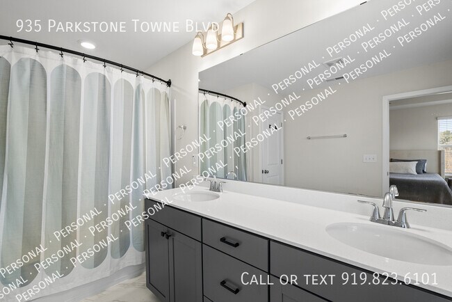 Building Photo - 935 Parkstone Towne Blvd