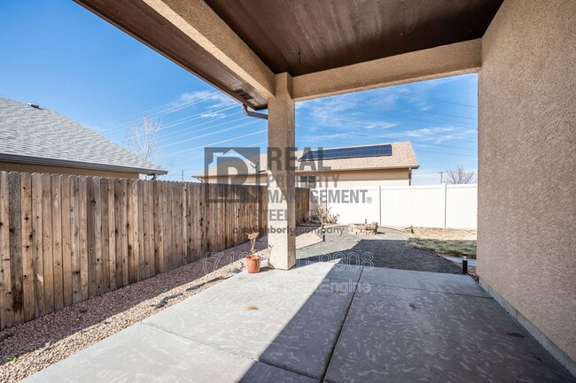 Building Photo - 21 Arrowsmith Dr