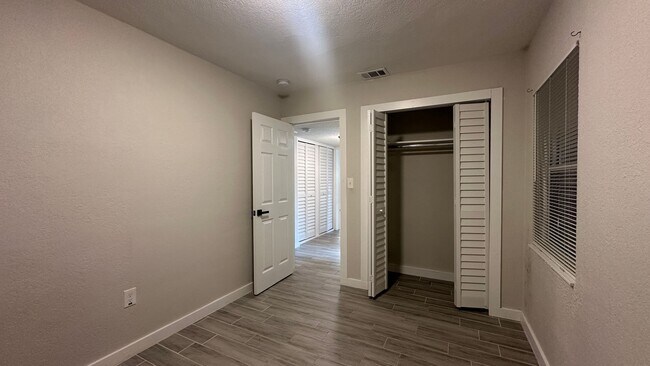 Building Photo - 517 San Juan Blvd