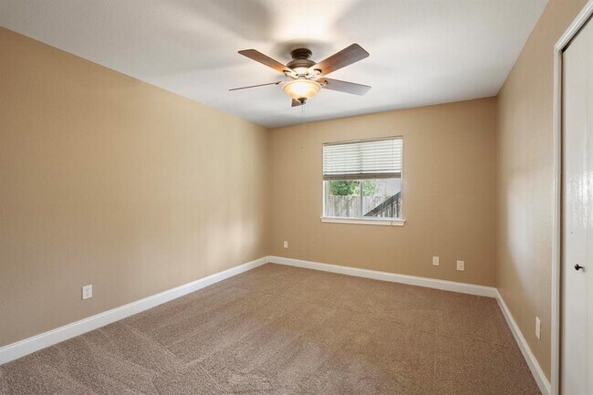 Building Photo - 1806 Rosenborough Ln N