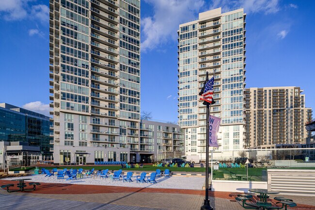 Building Photo - 1 Hbr Pt Rd