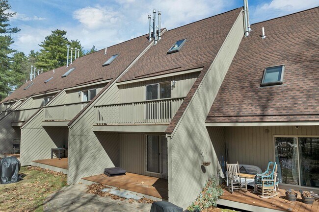 Building Photo - 32 Suffolk Ct