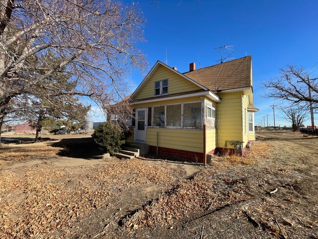 Building Photo - Rustic 3 bedroom 1 bathroom home in Erie!