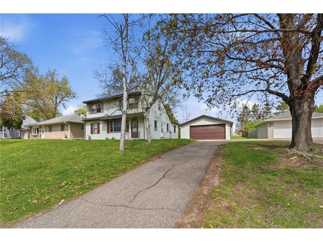 Building Photo - 1697 Rose Pl W