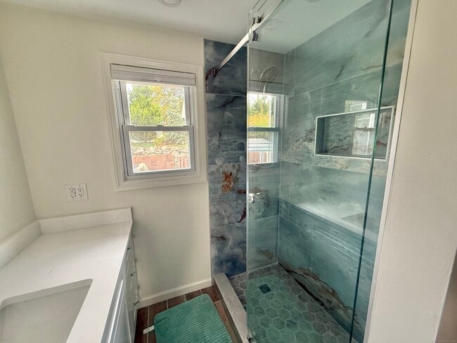 Building Photo - 18 Bay St