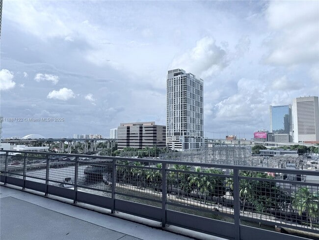 Building Photo - 690 SW 1st Ct