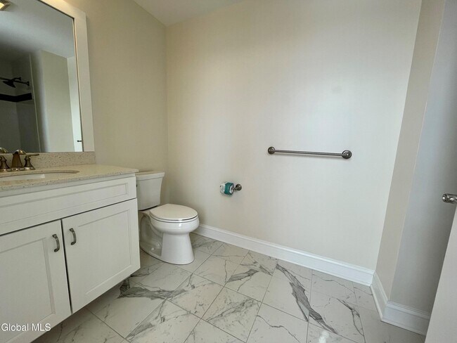 Building Photo - 233 Lake Ave