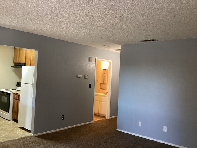 Building Photo - 563 W Alamos Ave