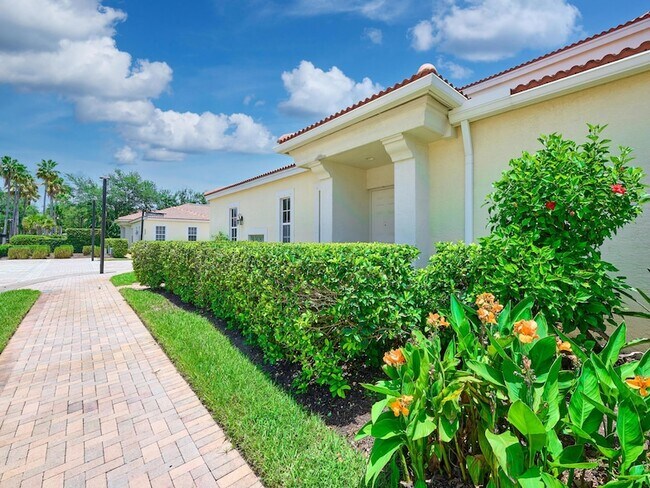 Building Photo - 530 Commons Dr