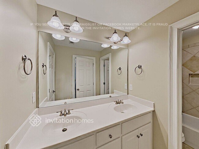 Building Photo - 14 Whitegrass Ct