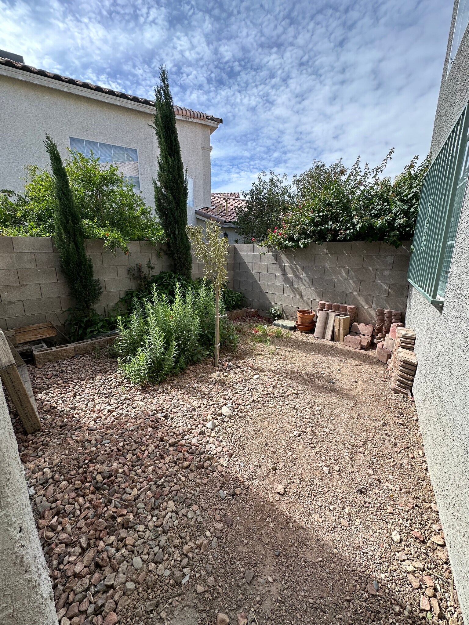 Building Photo - 4160 Country Garden Ave