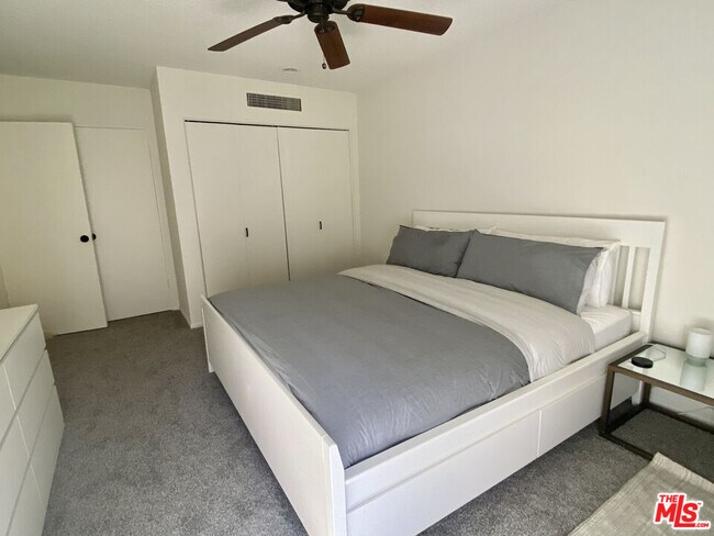 Building Photo - 1655 E Palm Canyon Dr