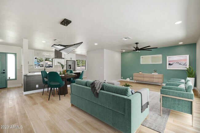 Building Photo - Updated Central Phoenix 3 bed, 2 bath with open layout, stainless steel appliances, and large irr...