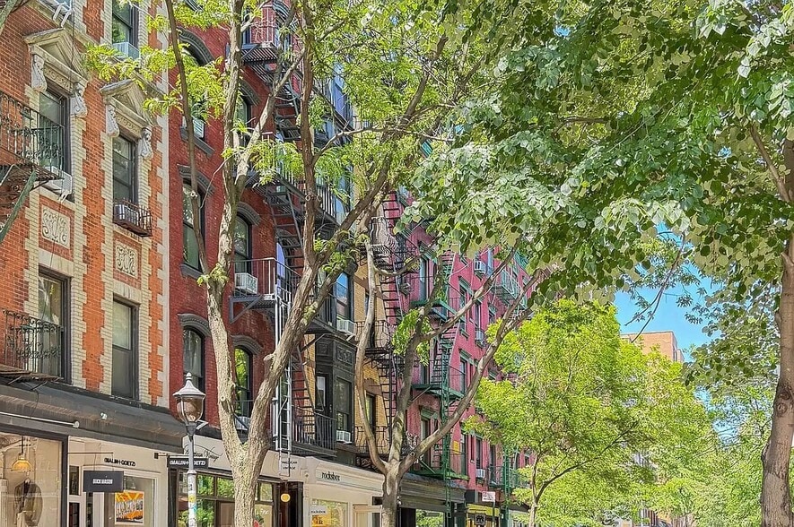 Building Photo - 248 Mott St