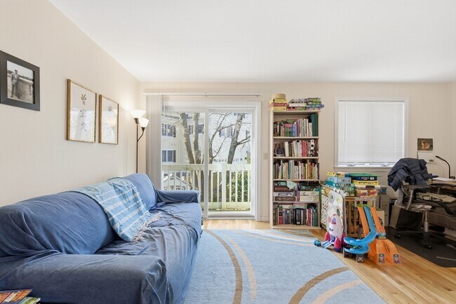 Building Photo - 5 Meadowbrook Rd