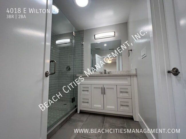 Building Photo - 4018 E Wilton St