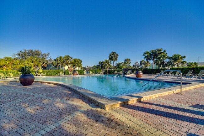 Building Photo - 5172 Coquina Key Dr SE