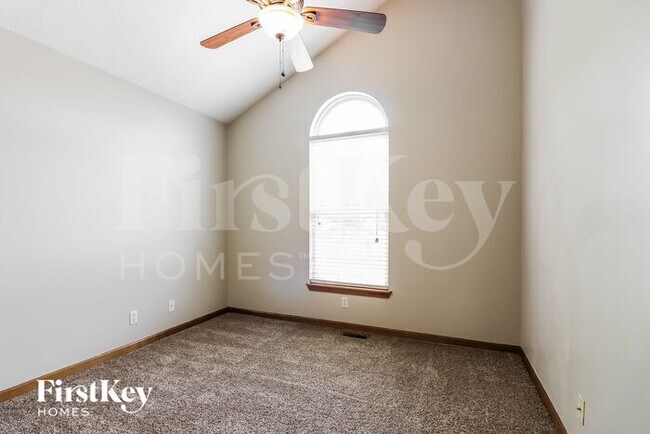 Building Photo - 1709 Shelby Dr
