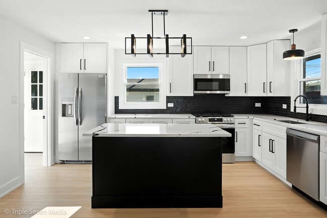 Building Photo - 8053 Newland Ave