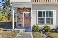 Building Photo - Holly Ridge End Unit Town Home Available!