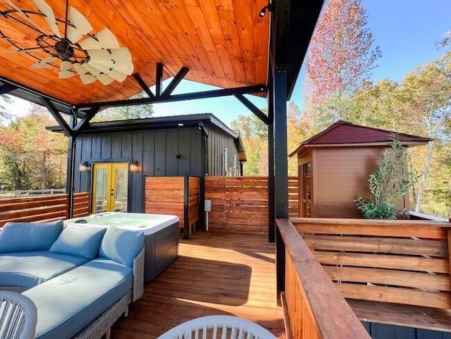 Building Photo - 300 Burbano Creekside Lndg