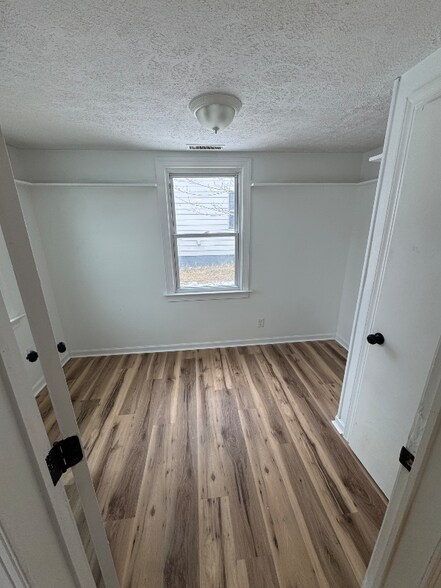 Building Photo - 807 Pine Ave