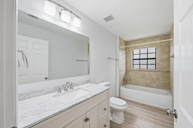 Building Photo - 2691 Albatross Rd N