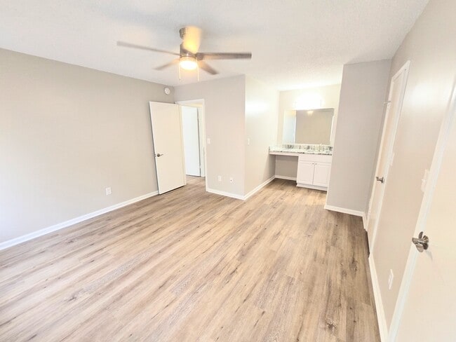 Building Photo - 329 Ferdinand Cir