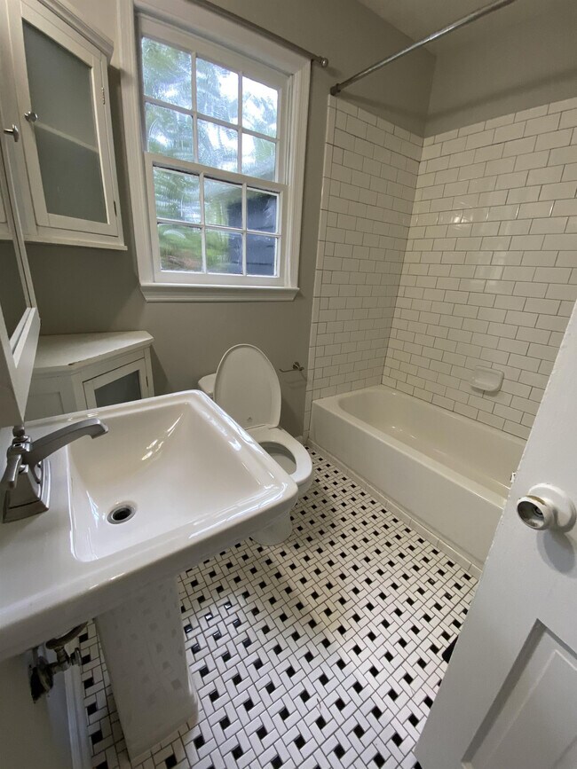 Building Photo - 514 Cloudland Dr