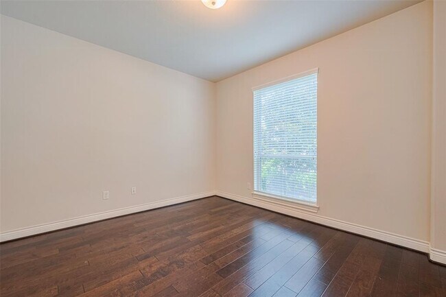 Building Photo - 27906 Colonial Point Dr