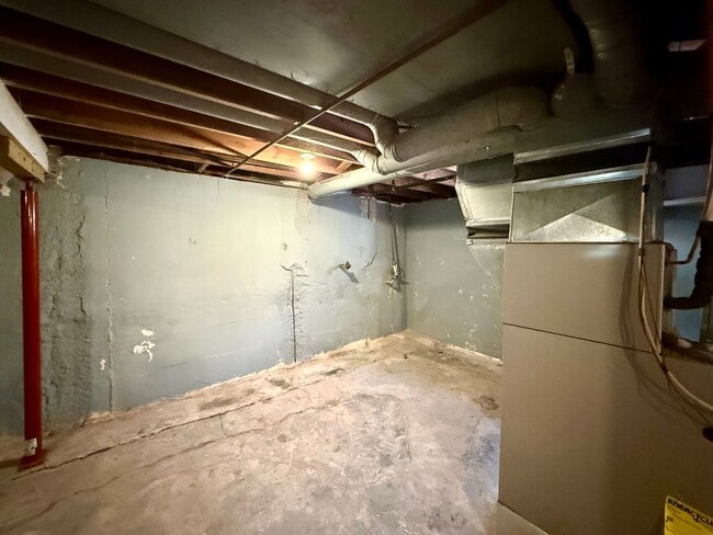 Building Photo - 716 S Broadview St