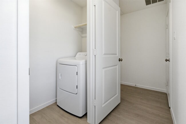 Building Photo - 19747 US-59