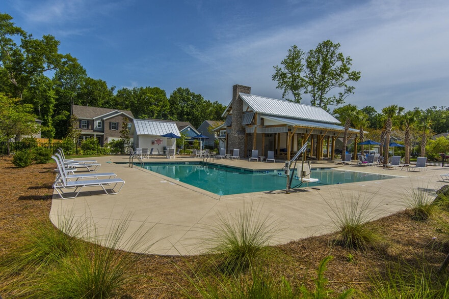 Community Pool - 1525 Oldenburg Dr