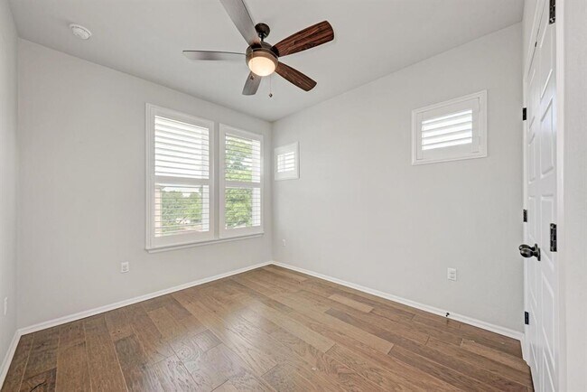 Building Photo - 10201 Cienega Cove